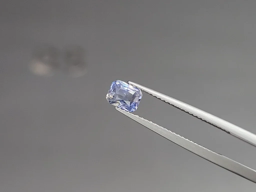 Негретый сапфир Bi-color в огранке радиант 1,14 карат, Мадагаскар Изображение №3