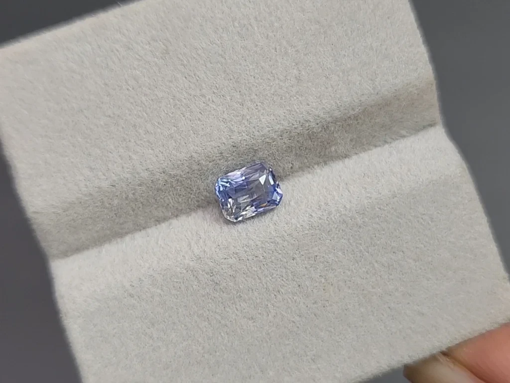 Негретый сапфир Bi-color в огранке радиант 1,14 карат, Мадагаскар Изображение №4