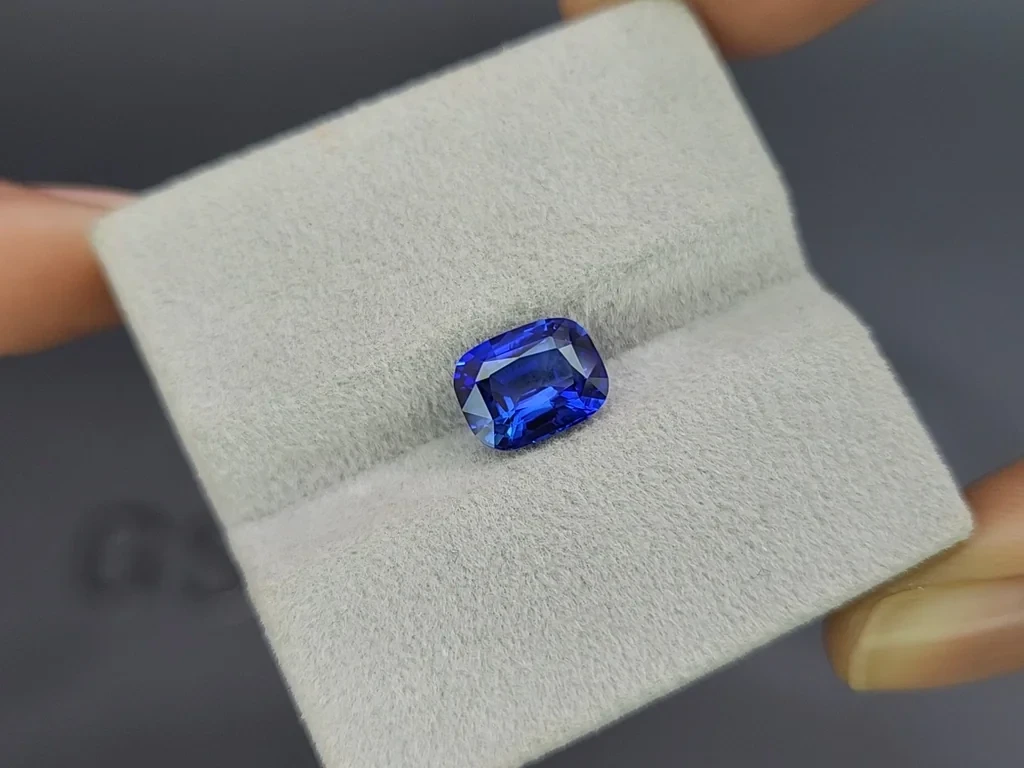 Сапфир Royal Blue в огранке кушон 2,68 карат, Шри-Ланка  Изображение №4