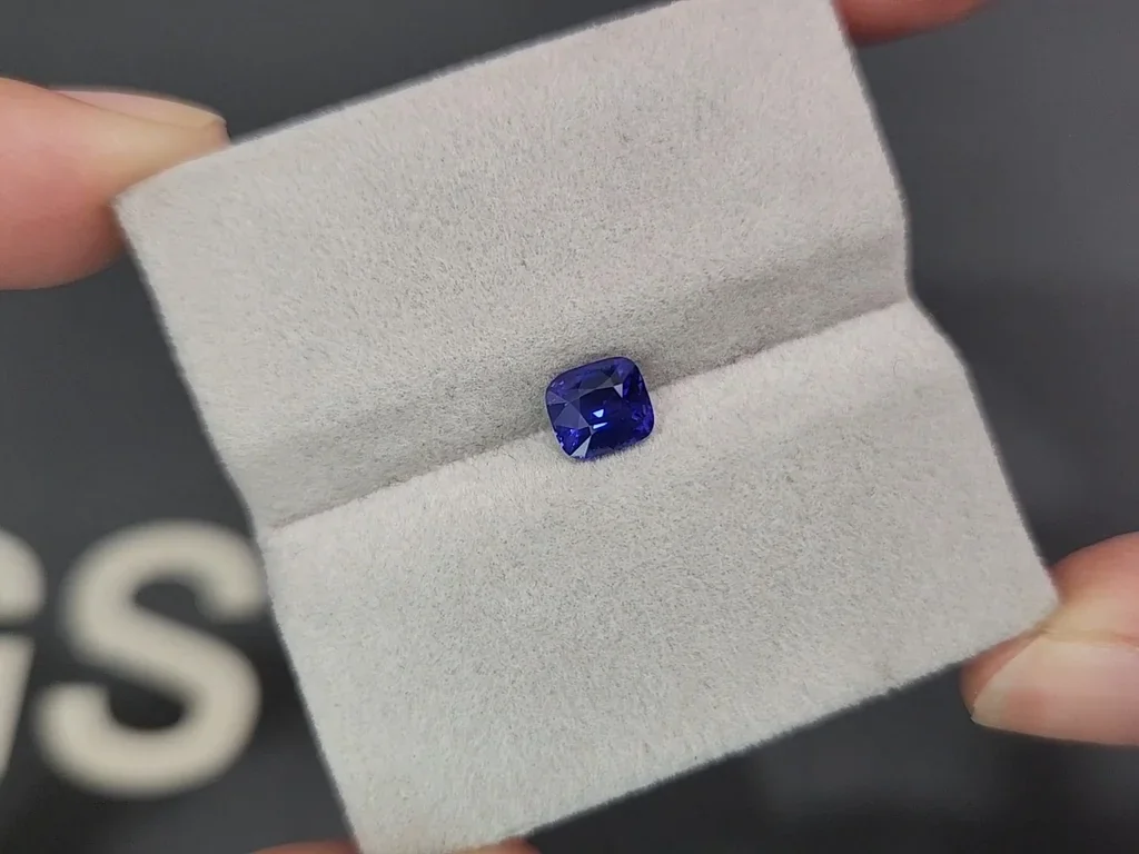 Негретый сапфир Royal Blue в огранке кушон 1,07 карат, Шри-Ланка Изображение №4