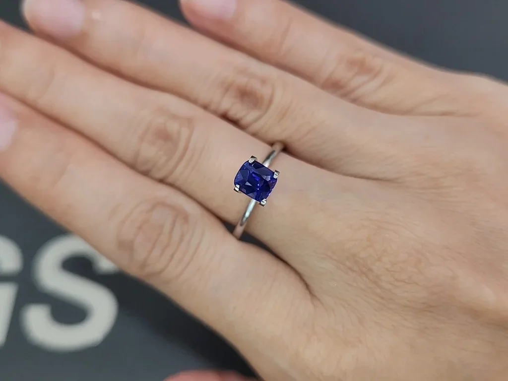 Негретый сапфир Royal Blue в огранке кушон 1,07 карат, Шри-Ланка Изображение №5