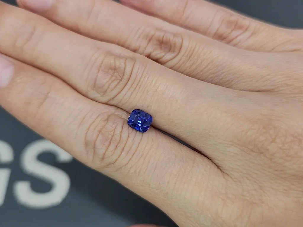 Негретый сапфир Royal Blue в огранке кушон 1,07 карат, Шри-Ланка Изображение №2