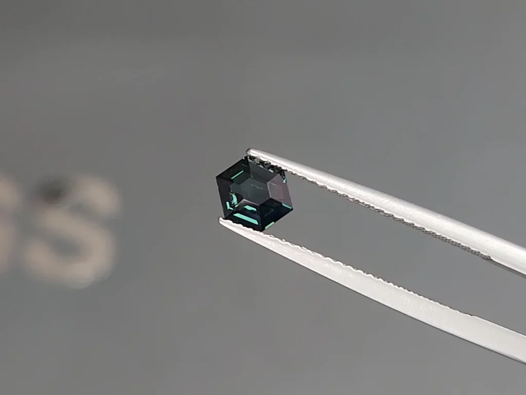Сапфир Teal в огранке гексагон 1,02 карат, Мадагаскар Изображение №3