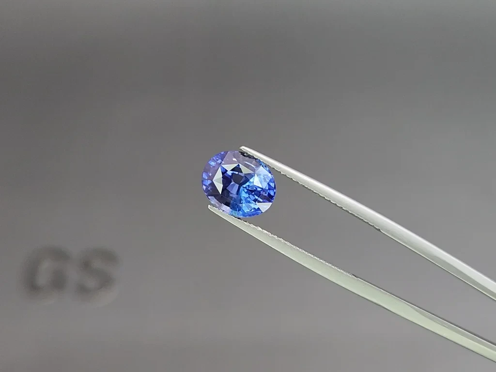 Сапфир Cornflower Blue в огранке овал 3,60 карат, Шри-Ланка Изображение №3