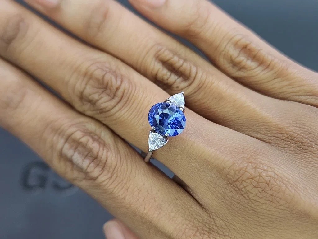 Сапфир Cornflower Blue в огранке овал 3,60 карат, Шри-Ланка Изображение №5