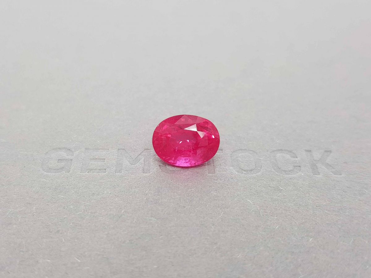 Неоновая красно-розовая шпинель Махенге в огранке овал 5,23 карата фото №1