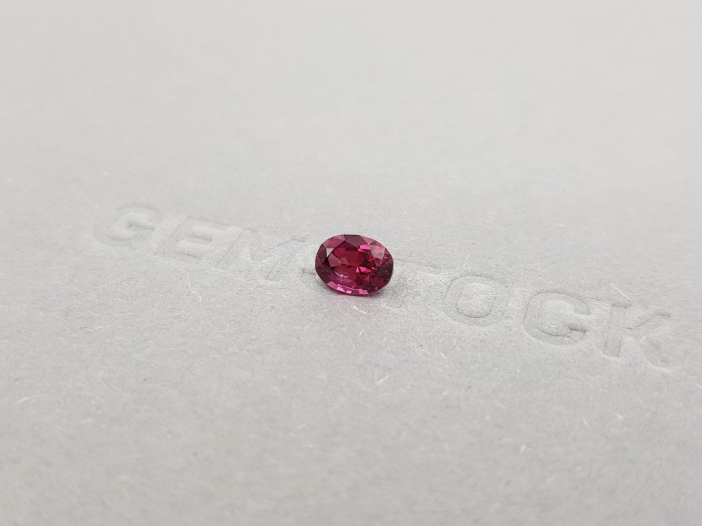 Пурпурный гранат родолит в огранке овал 0,94 карата, Шри-Ланка Изображение №3