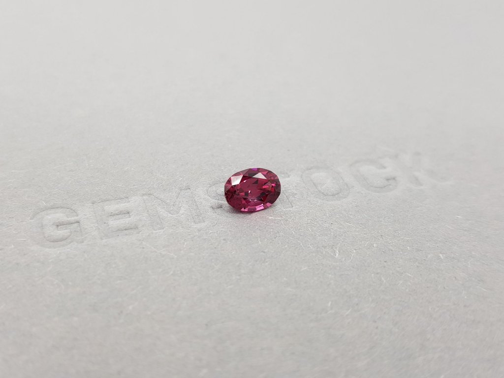 Пурпурный гранат родолит в огранке овал 0,94 карата, Шри-Ланка Изображение №2
