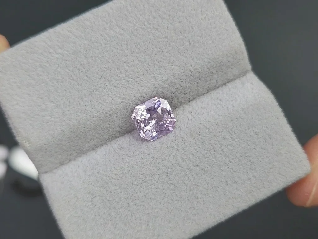 Негретый розовый сапфир цвета Baby Pink в огранке радиант 1,65 карата, Шри-Ланка Изображение №4