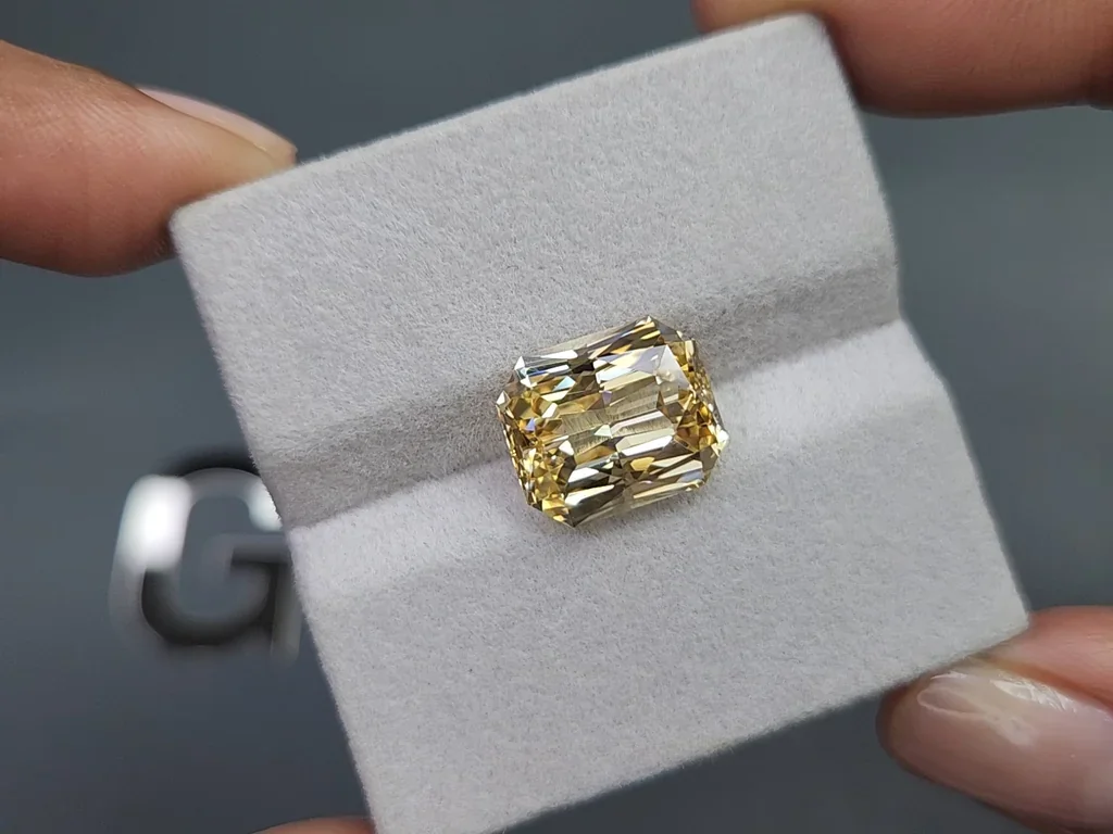 Негретый сапфир Pastel Yellow в огранке радиант 10,25 карат, Шри-Ланка Изображение №4