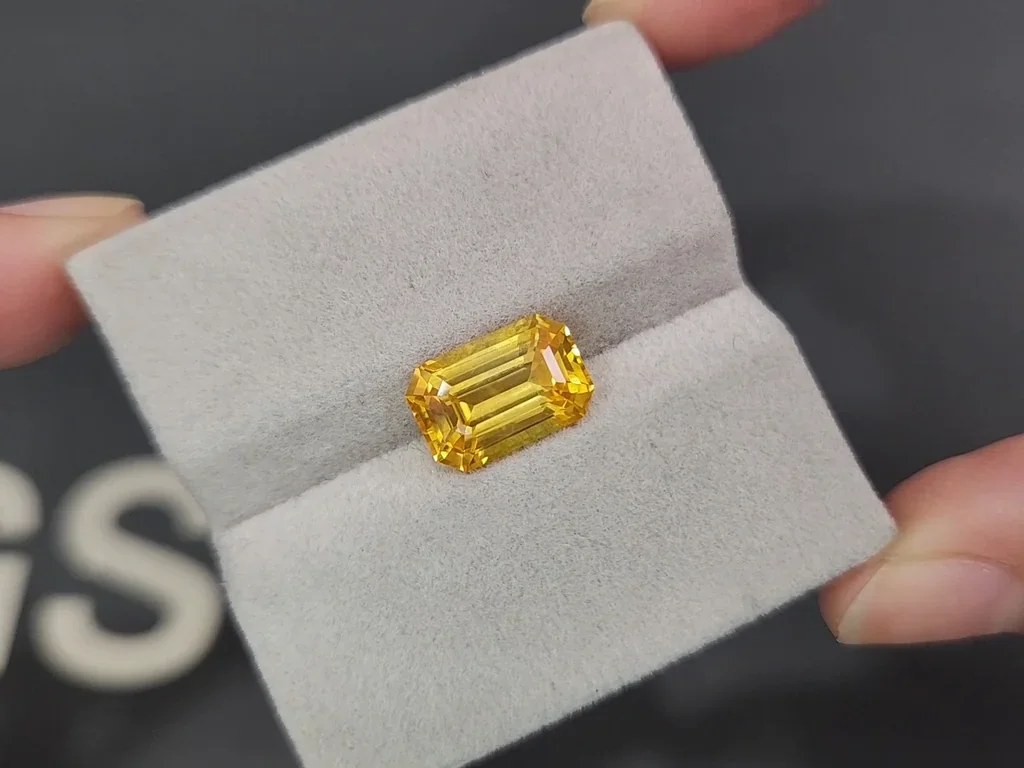 Сапфир Vivid Yellow в огранке октагон 5,01 карат, Шри-Ланка Изображение №4