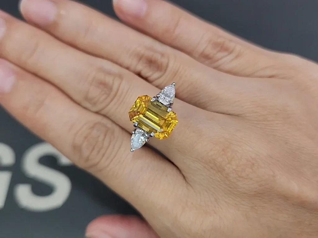 Сапфир Vivid Yellow в огранке октагон 5,01 карат, Шри-Ланка Изображение №5