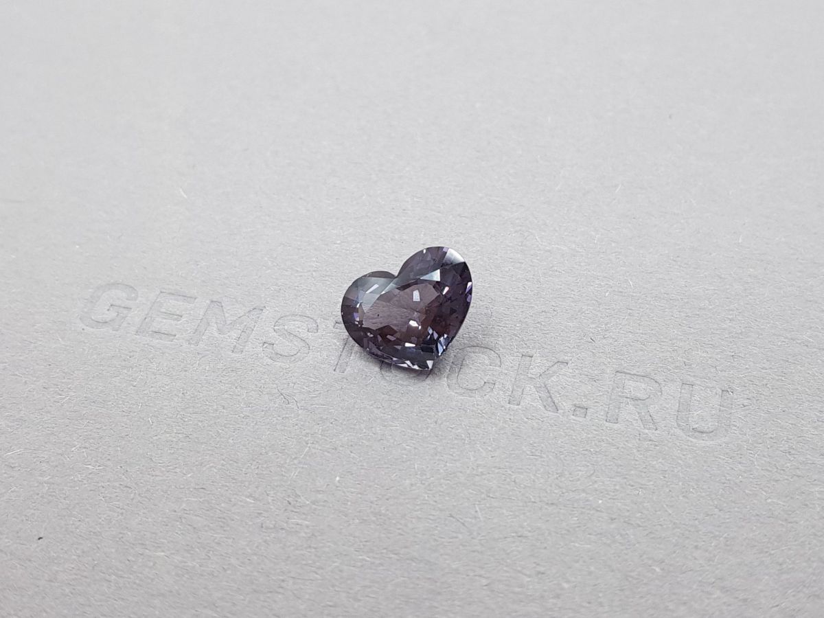 Бирманская фиолетово-серая шпинель в огранке сердце 3,10 карат, GFCO фото №3