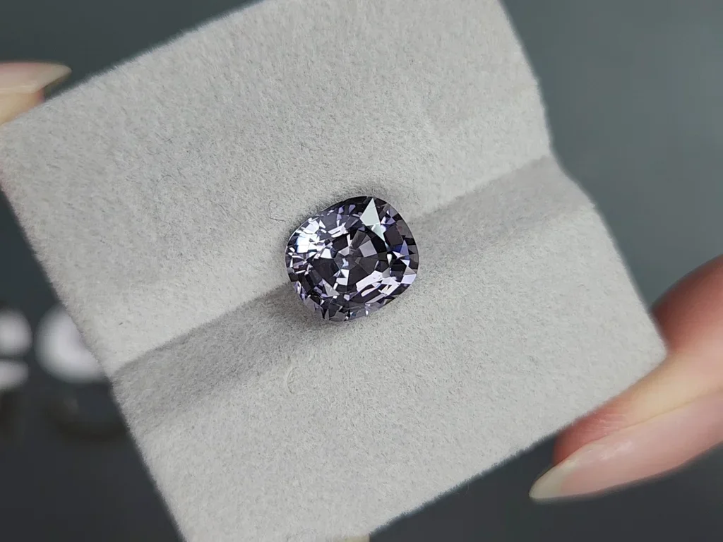 Серая шпинель в огранке кушон 4,38 карата, Бирма Изображение №4