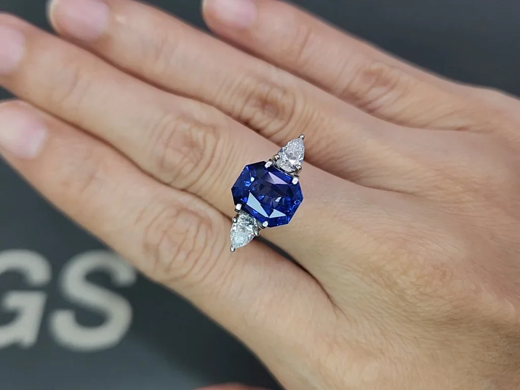 Сапфир Royal Blue в огранке октагон 5.02, Шри-Ланка Изображение №5