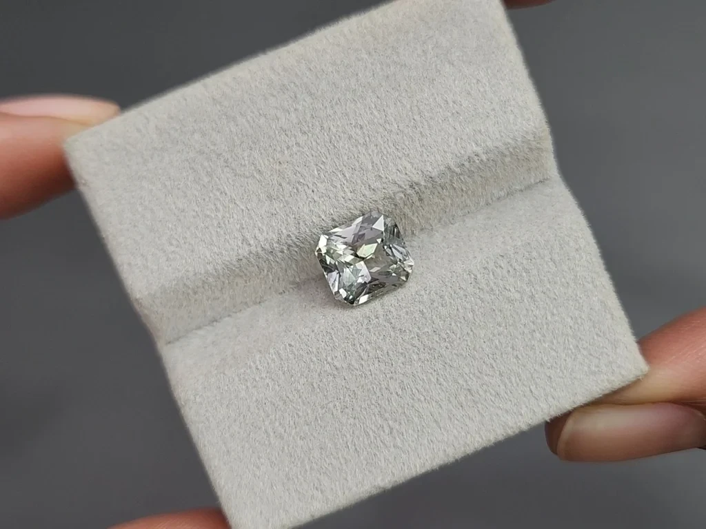 Негретый белый сапфир в огранке радиант 2,51 карат, Шри-Ланка Изображение №4