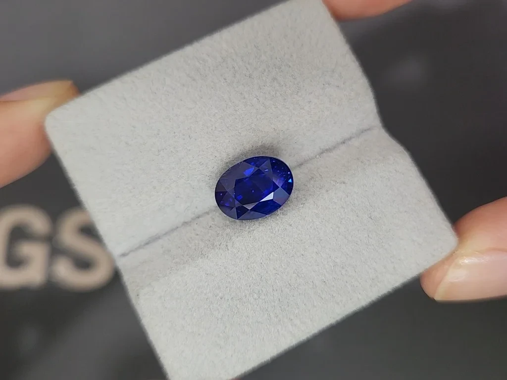 Лот №2. Сапфир Royal Blue в огранке овал 5,10 карат, Шри-Ланка Изображение №4