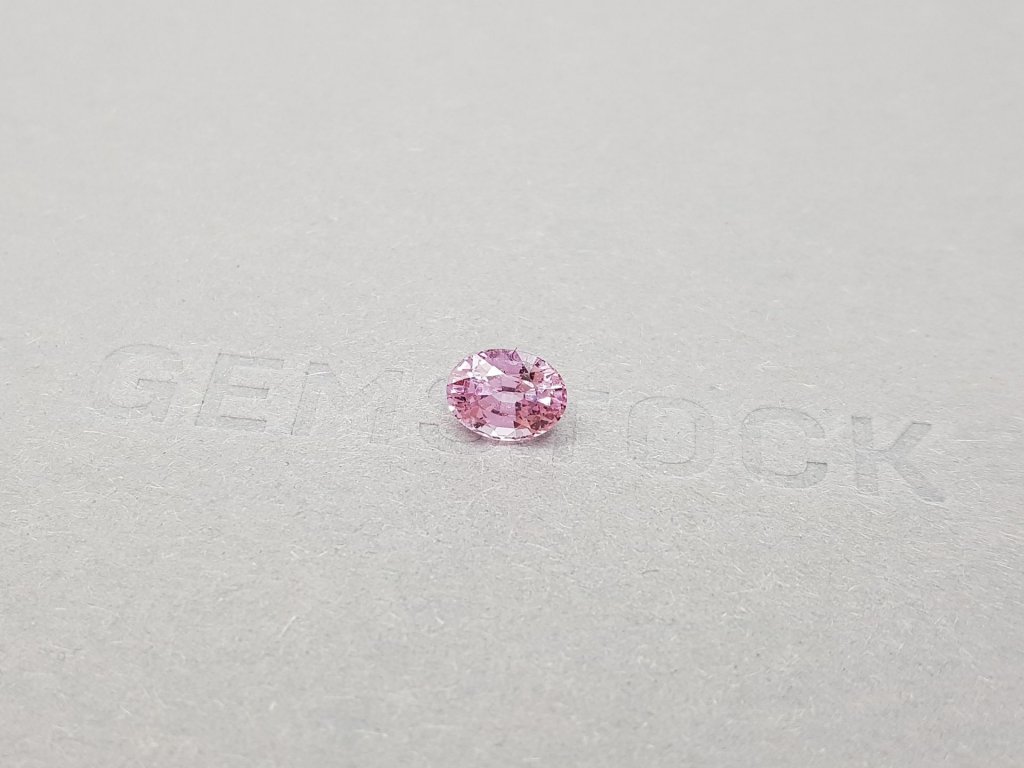 Кольцо с природным розовым сапфиром 1,35 карат и бриллиантами в белом золоте 750 пробы Изображение №7