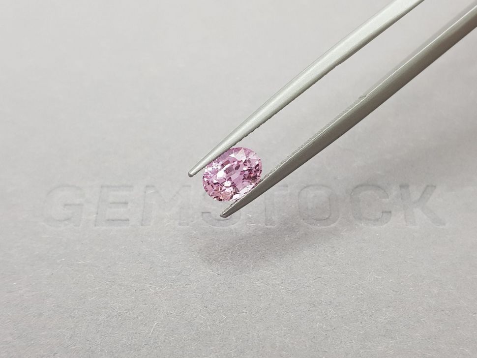 Кольцо с природным розовым сапфиром 1,35 карат и бриллиантами в белом золоте 750 пробы Изображение №8