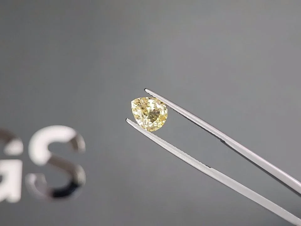 Негретый сапфир Pastel Yellow в огранке груша 1,63 карата, Шри-Ланка Изображение №3