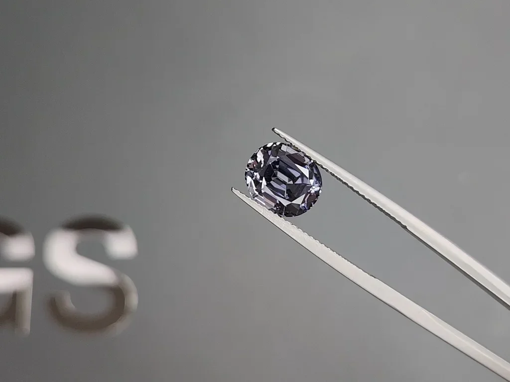 Серая шпинель в огранке овал 4,18 карата, Бирма Изображение №3