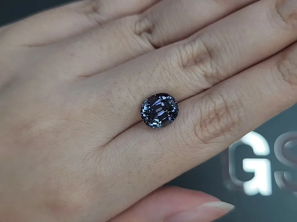 Серая шпинель в огранке овал 4,18 карата, Бирма Изображение №2
