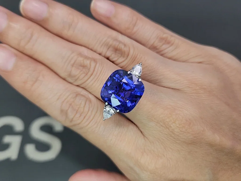 Негретый сапфир Royal Blue в огранке кушон 13,23 карат, Шри-Ланка, GRS Изображение №5