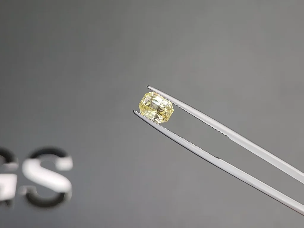 Негретый сапфир Pastel Yellow в огранке радиант 2,00 карата, Шри-Ланка  Изображение №3