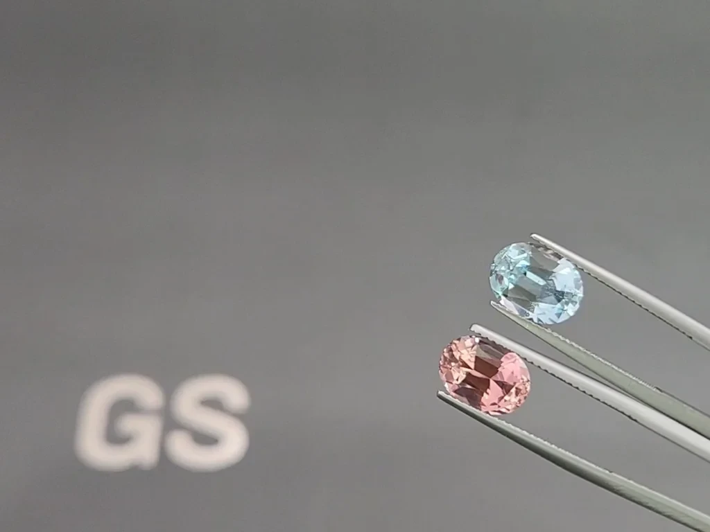 Контрастная пара из аквамарина и турмалина в огранке овал 5,47 карат, Мозамбик, Нигерия Изображение №3