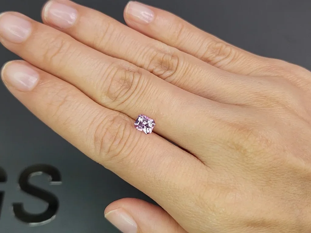 Необлагороженный сапфир Baby pink в огранке радиант 0,92 карата, Шри-Ланка  Изображение №2