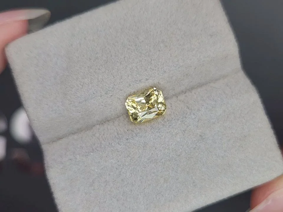 Негретый сапфир Pastel Yellow в огранке радиант 2,03 карата, Шри-Ланка Изображение №4