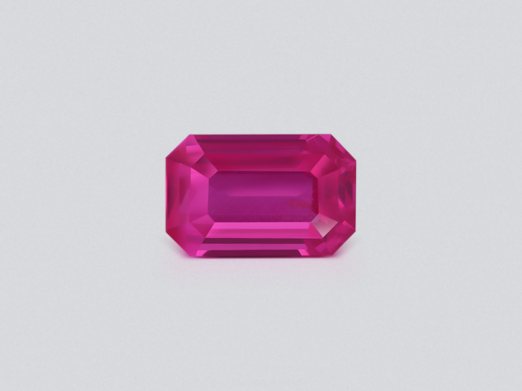 Негретый сапфир Vivid Pink в огранке октагон 2,02 карата, Мадагаскар Изображение №1