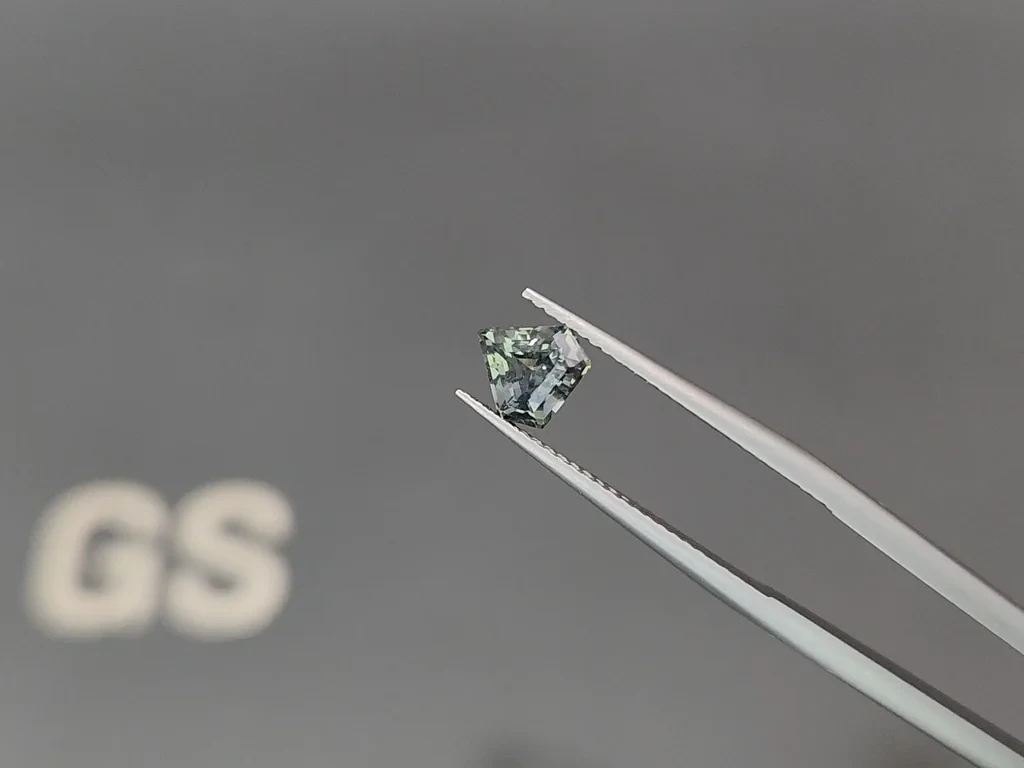 Негретый сапфир Teal в фантазийной огранке 1,02 карат, Мадагаскар Изображение №3