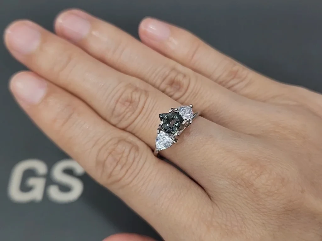 Негретый сапфир Teal в фантазийной огранке 1,02 карат, Мадагаскар Изображение №5