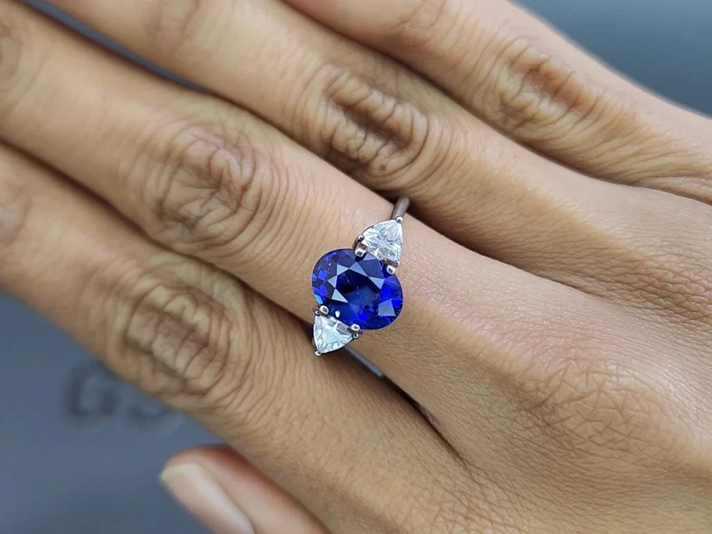 Сапфир Royal Blue в огранке овал 3,30 карат, Шри-Ланка  Изображение №5