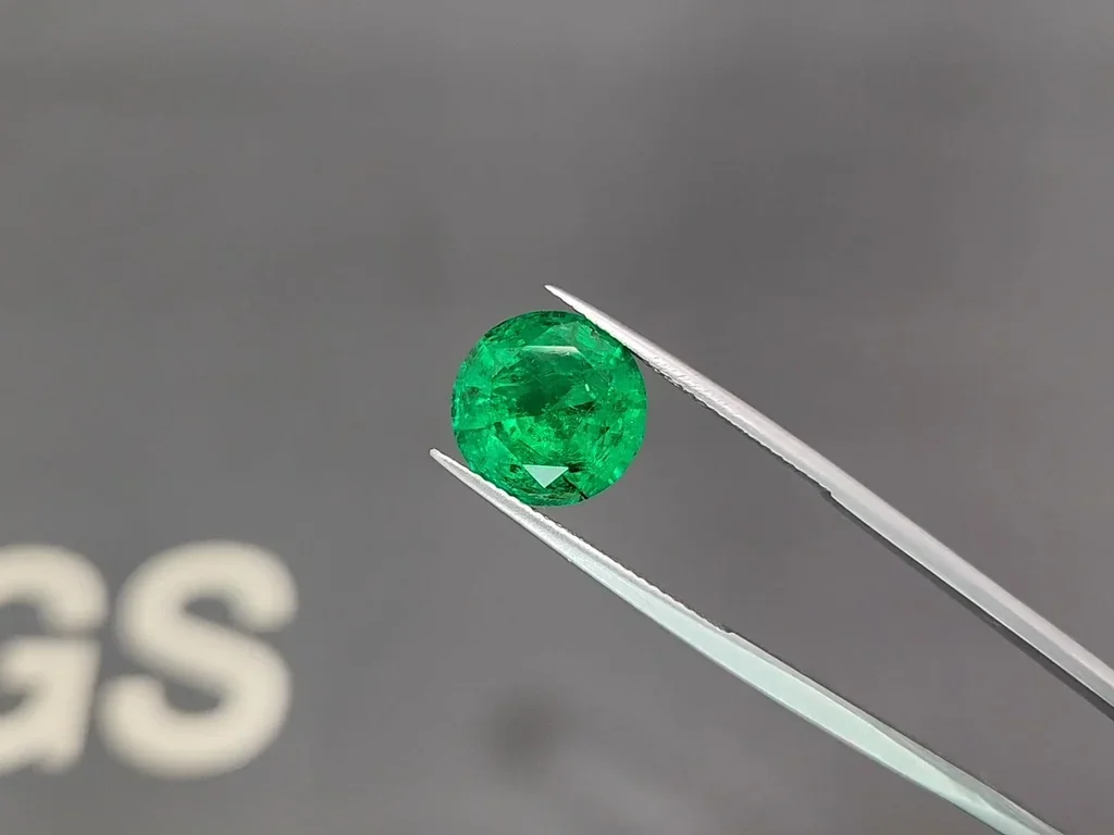 Изумруд Vivid Green в огранке круг 5,09 карата, Панджшер Изображение №3