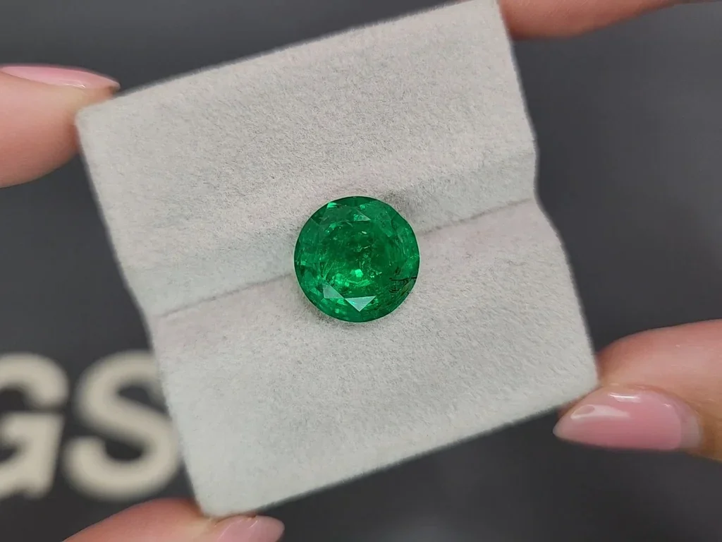 Изумруд Vivid Green в огранке круг 5,09 карата, Панджшер Изображение №4