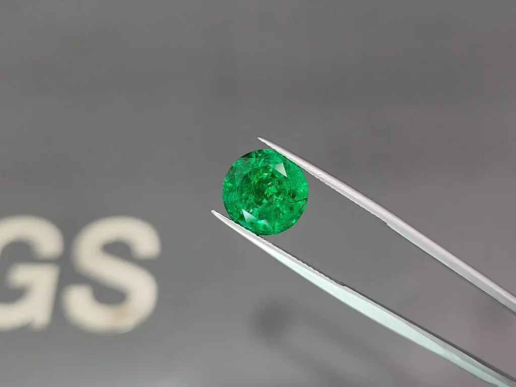 Изумруд Vivid Green в огранке круг 5,09 карата, Панджшер Изображение №3