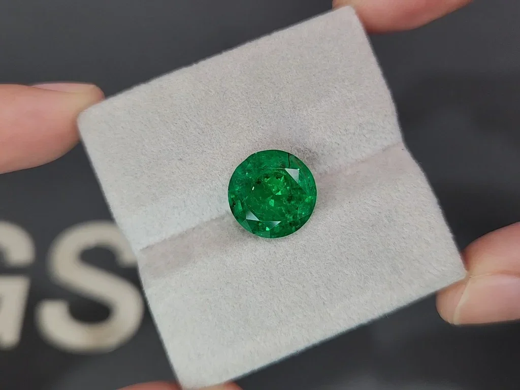 Изумруд Vivid Green в огранке круг 5,09 карата, Панджшер Изображение №4