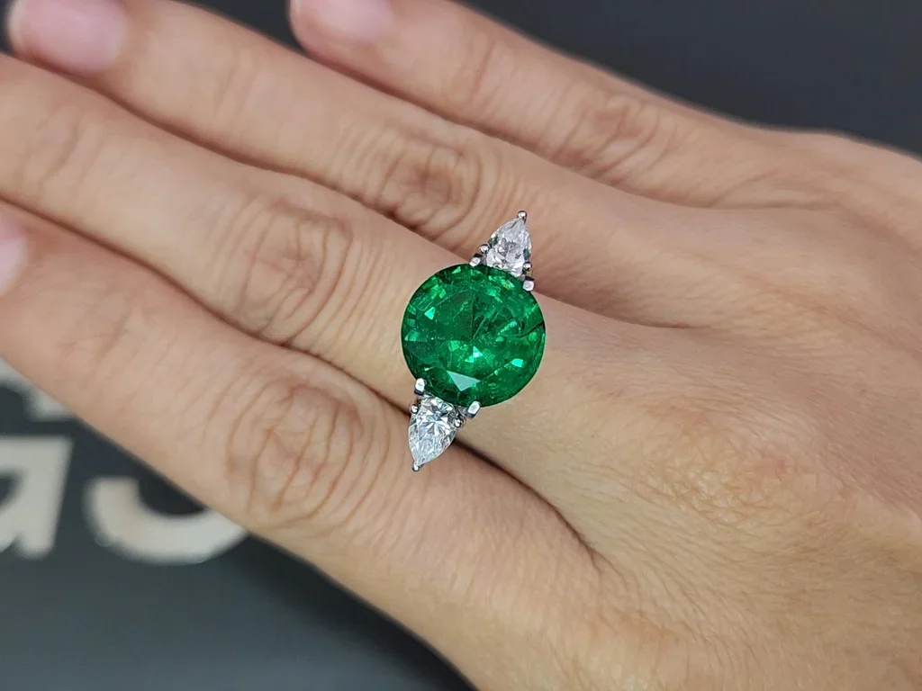 Изумруд Vivid Green в огранке круг 5,09 карата, Панджшер Изображение №5