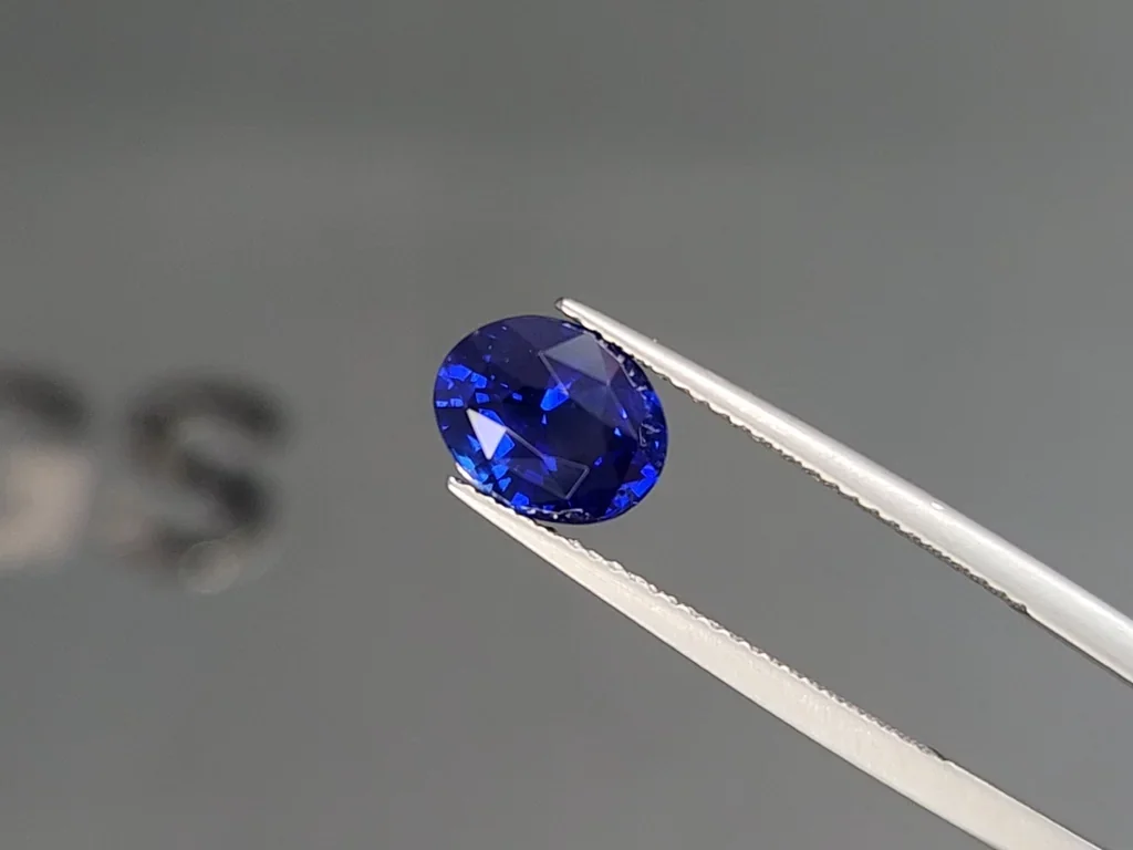 Сапфир Royal Blue в огранке овал 3,02 карат, Шри-Ланка  Изображение №3