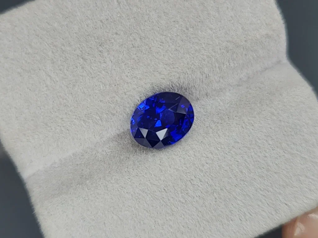 Сапфир Royal Blue в огранке овал 3,02 карат, Шри-Ланка  Изображение №4