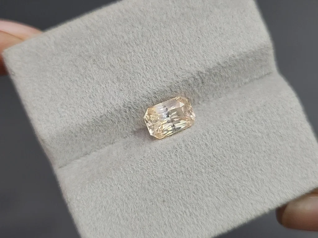 Негретый сапфир в огранке радиант 1,71 карат, Шри-Ланка Изображение №4