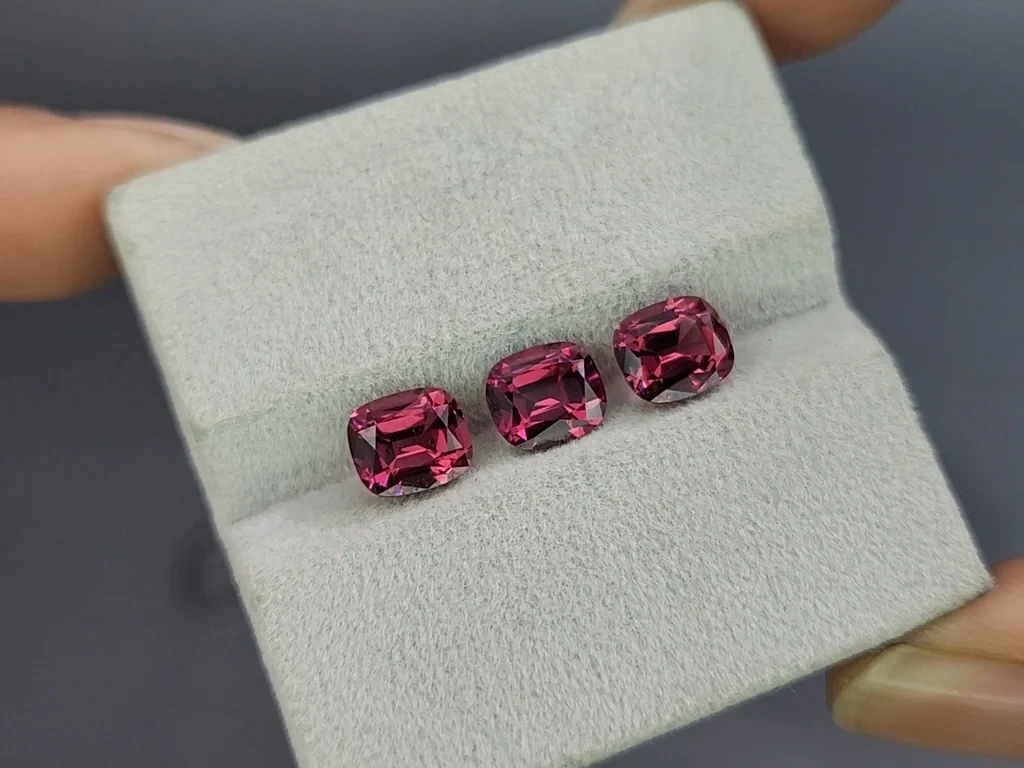 Сет гранатов родолитов в огранке кушон 4,41 карат, Мадагаскар Изображение №5