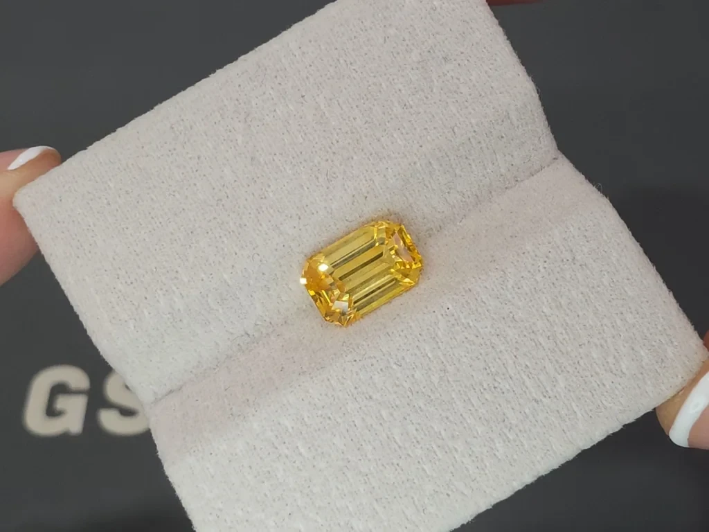 Сапфир Vivid Yellow в огранке октагон 3,02 карата, Шри-Ланка Изображение №4
