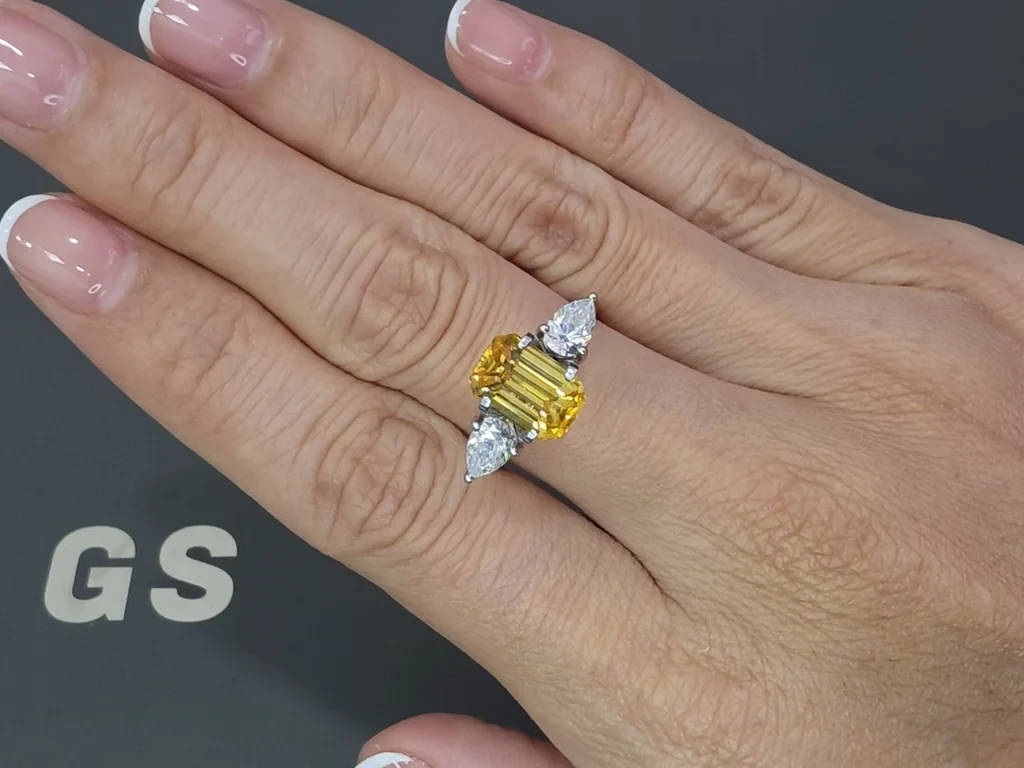 Сапфир Vivid Yellow в огранке октагон 3,02 карата, Шри-Ланка Изображение №5