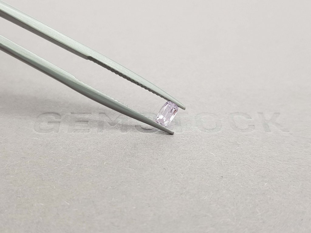 Фиолетоватый сапфир в огранке кушон 0,38 карат Изображение №4