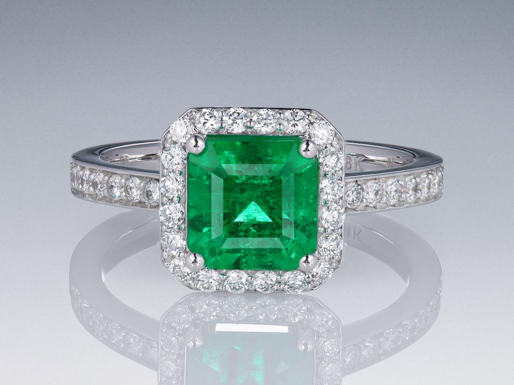 Кольцо с колумбийским изумрудом цвета Muzo Green 1,45 карат и бриллиантами в белом золоте 750 пробы Изображение №1