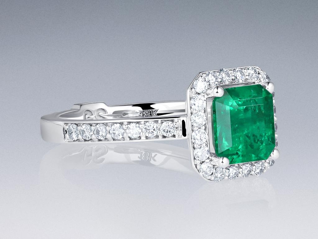 Кольцо с колумбийским изумрудом цвета Muzo Green 1,45 карат и бриллиантами в белом золоте 750 пробы Изображение №2