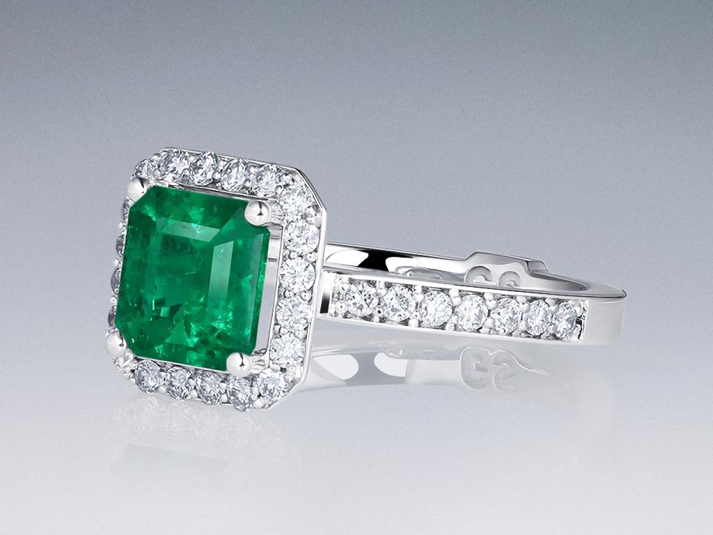 Кольцо с колумбийским изумрудом цвета Muzo Green 1,45 карат и бриллиантами в белом золоте 750 пробы Изображение №3